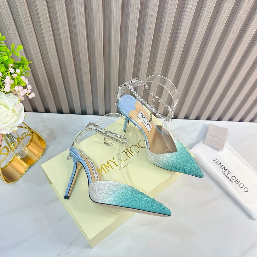 👟👟Ex-factory price 720👟👟 JIMMY CHOO (Jimmy CHOO) 💝💝💝 is a very comprehensive and noble fashion lifestyle brand. It has a series of women's high-heeled, medium-heeled, flat-heeled sandals with the same strap from major fashion bloggers and celebrities in Hong Kong and the United States.  The Australian pointed toe, round toe and square toe series are simply beautiful. Fall in love with elegance and playful sense of the future. Just by looking at them, you want to own them immediately, but you can really think about a pair of exquisite high heels~~~~~~~~~~~~~~~~~ 💝This series is specially designed for extraordinary and indifferent ladies, thus creating a unique overall effect, Jimmy Choo Design products that inspire women to move forward and show their charm💝💝💝 1⃣️Material: Imported silk hot diamond 2⃣️Inner: Imported Italian lambskin, super soft and delicate 3⃣️Outsole: Imported Italian original original color genuine leather outsole Heel height 10.cm (8.5/6.5cm can be made) 4⃣️Code number: 35-39 (34.40.41.42 customized)